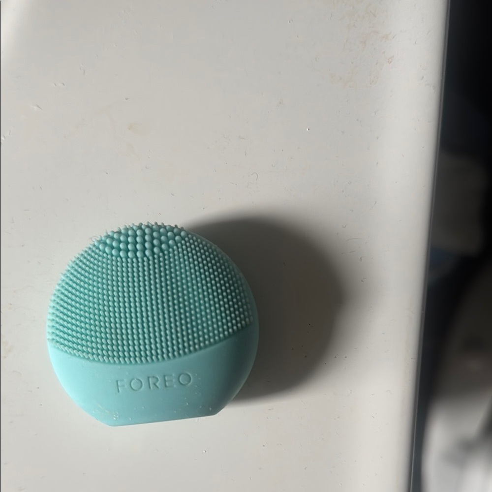 FOREO Aqua Blue Cleansing Device